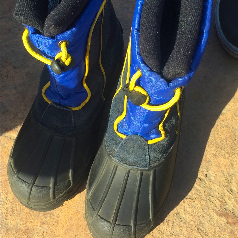 Kids Rain / Snow Shoes in perfect condition